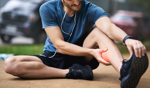 Stretching IT Band with Foam Roller: Knee Pain Management For